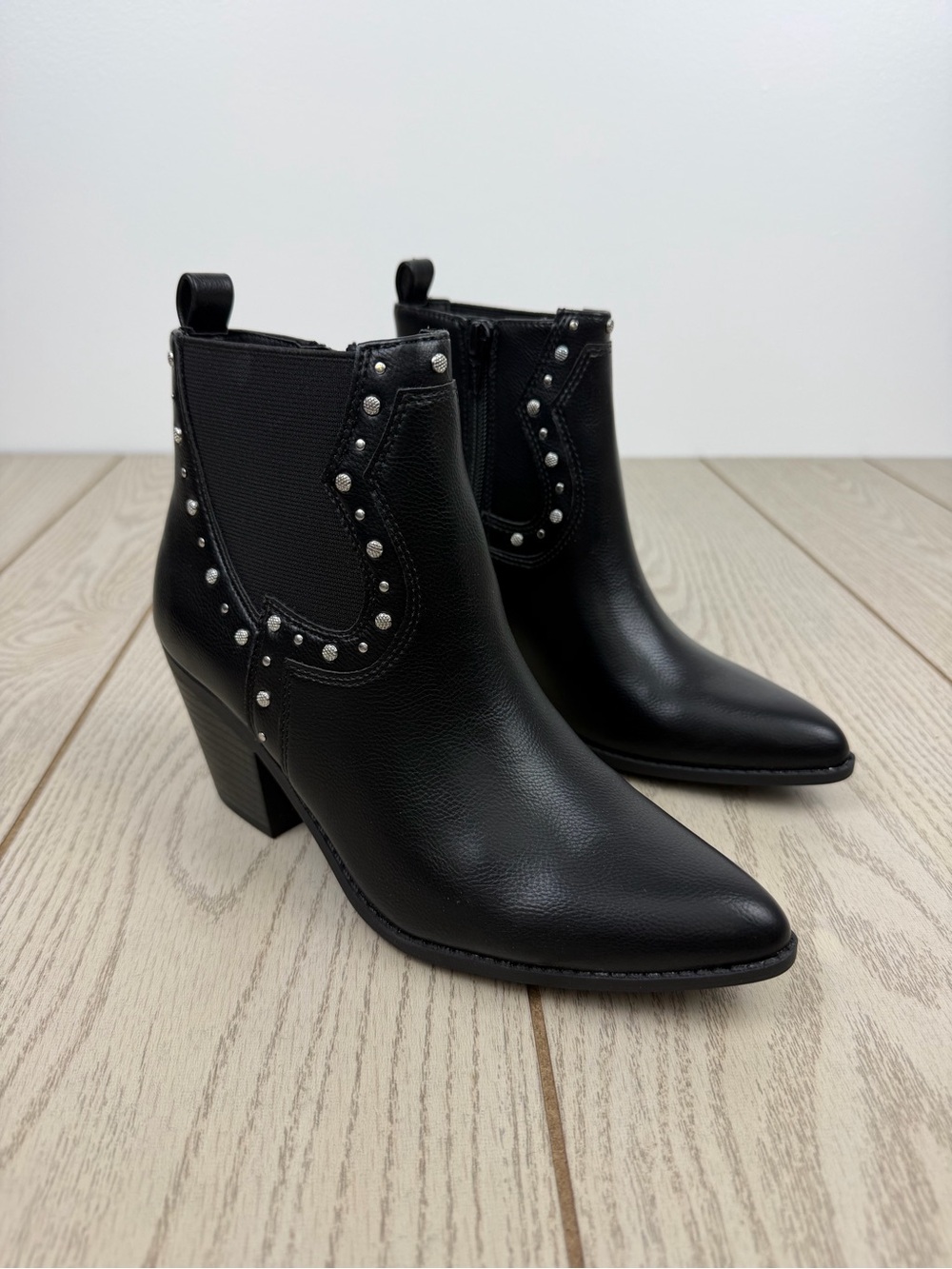 Sun + Stone Women's Indianaa Studded Western Block Heel Booties 5.5 Black Smooth